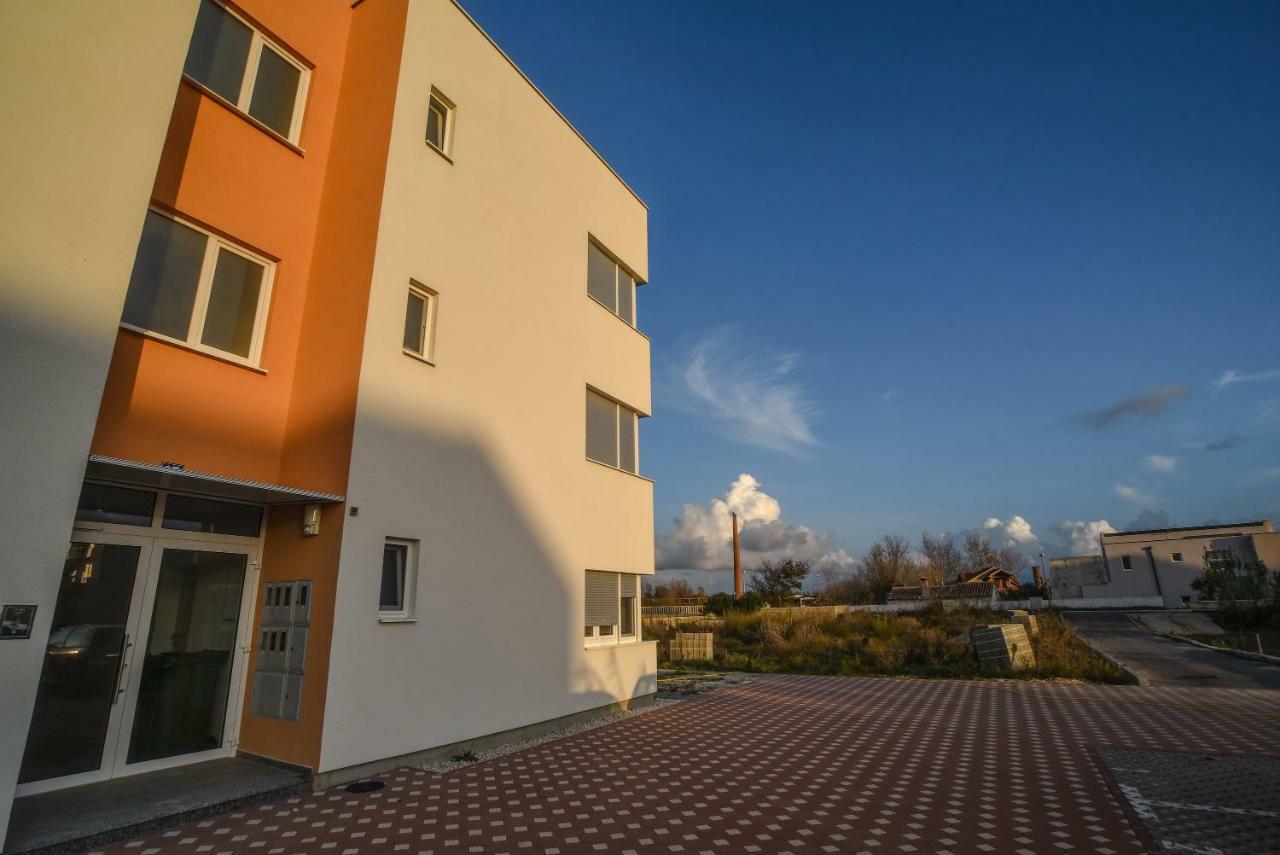 Apartman Mar 宁 外观 照片